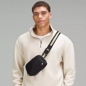 Lululemon Everywhere Belt Bag 1L-/Gold/Black